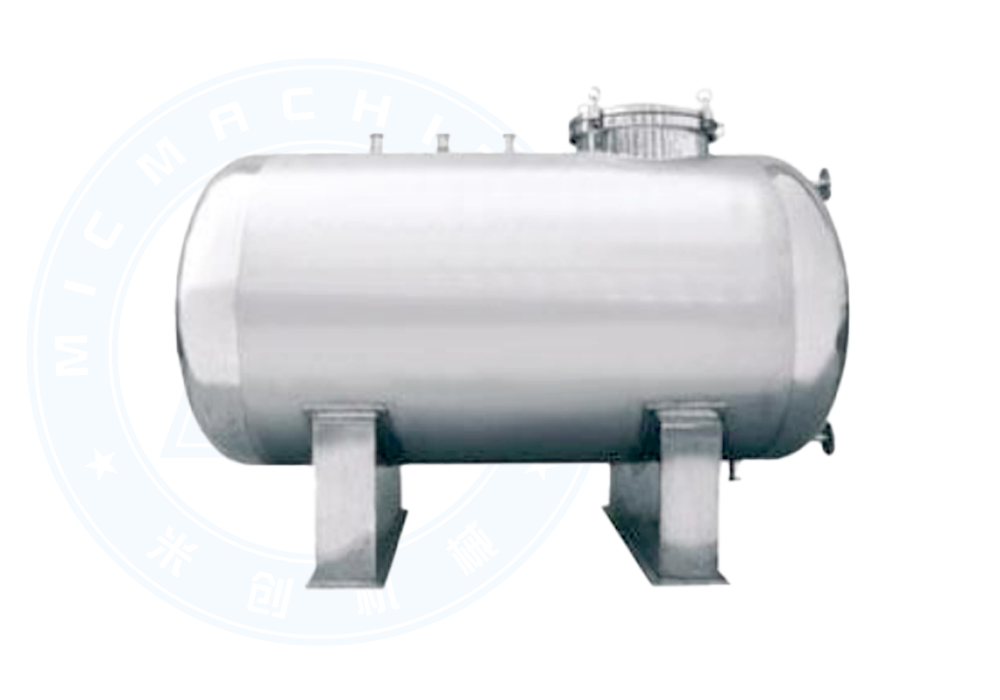 Jacket and insulation injection water storage tank