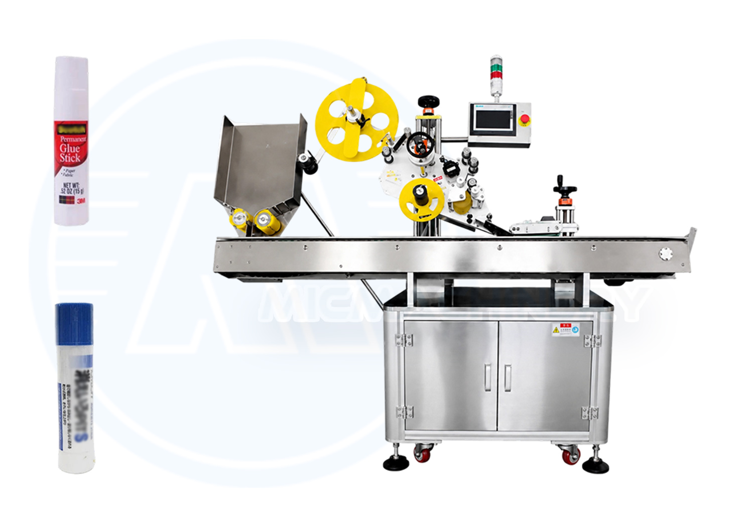 Horizontal labeling machine
