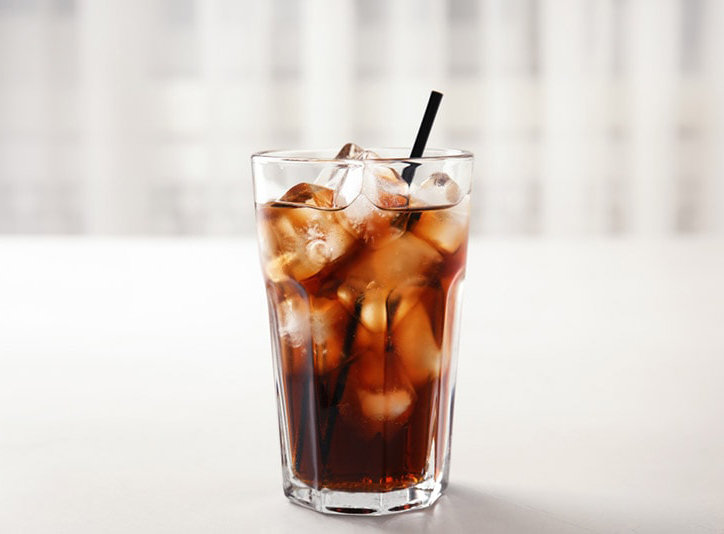 a glass of cola with ice