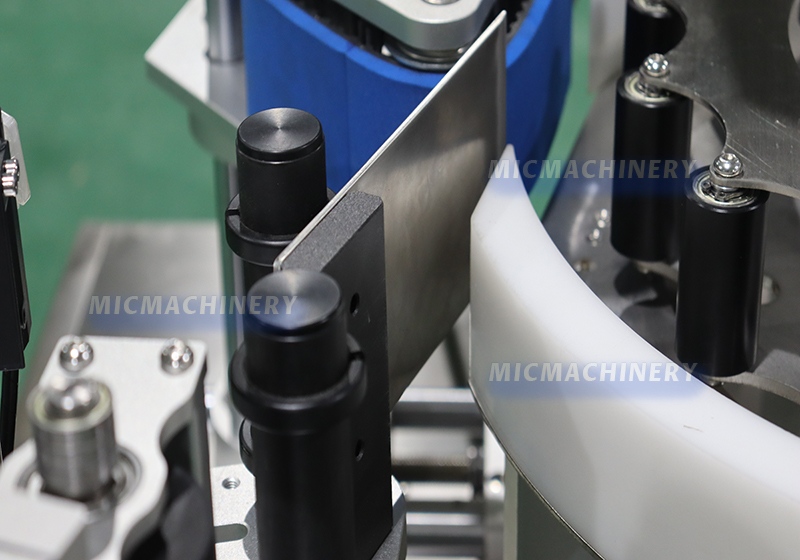 round bottle labeling machine