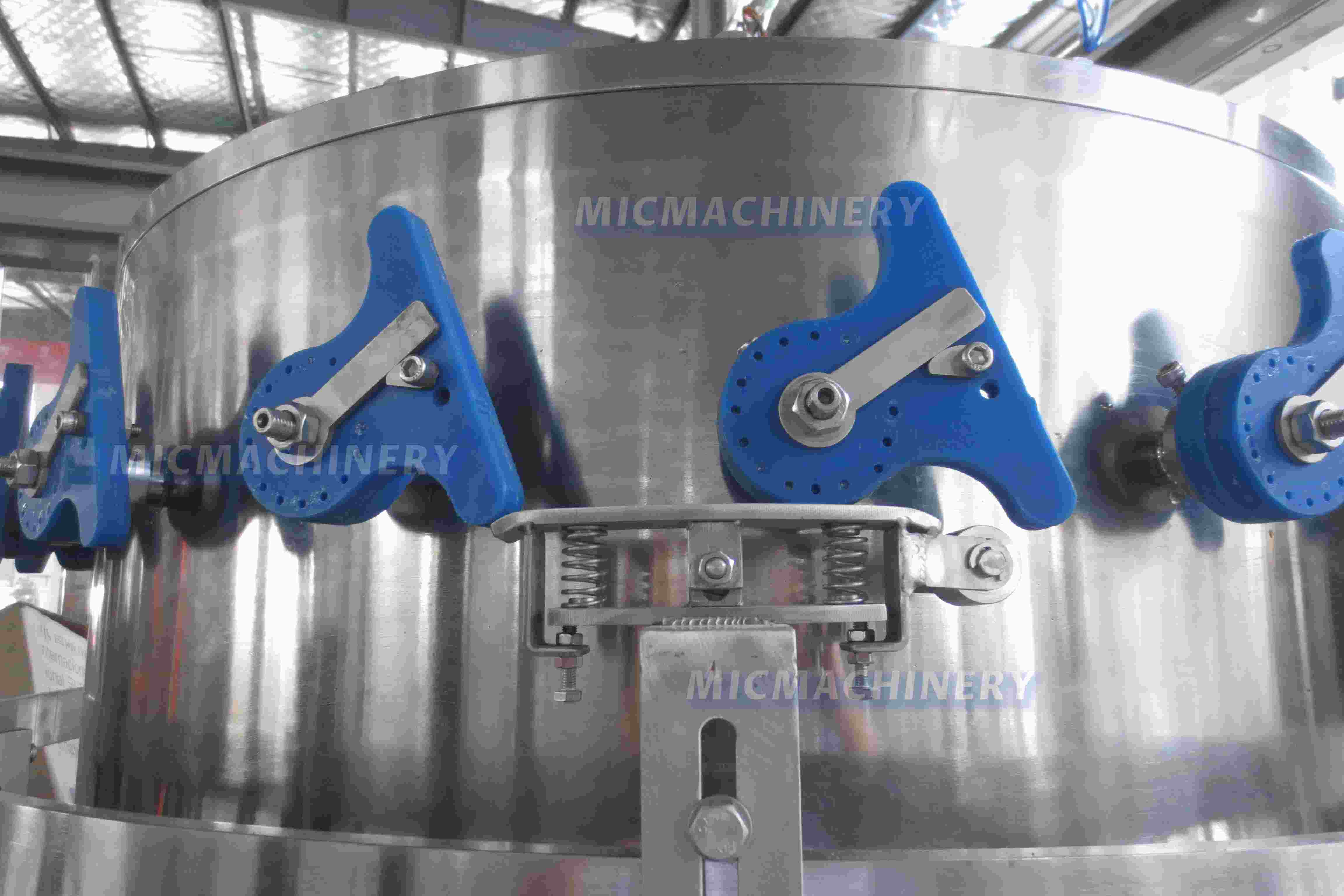 beverage bottling machine