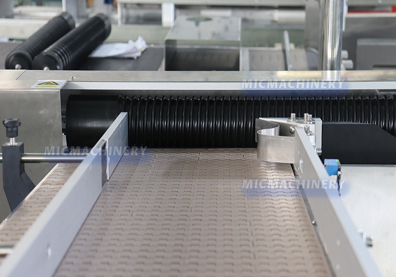 self adhesive labeling machine