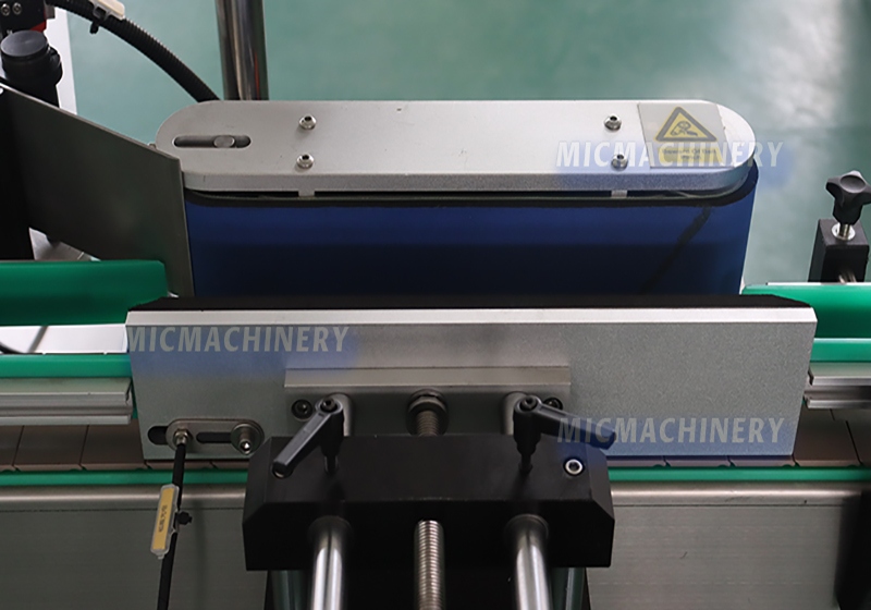 fully automatic labelling machine