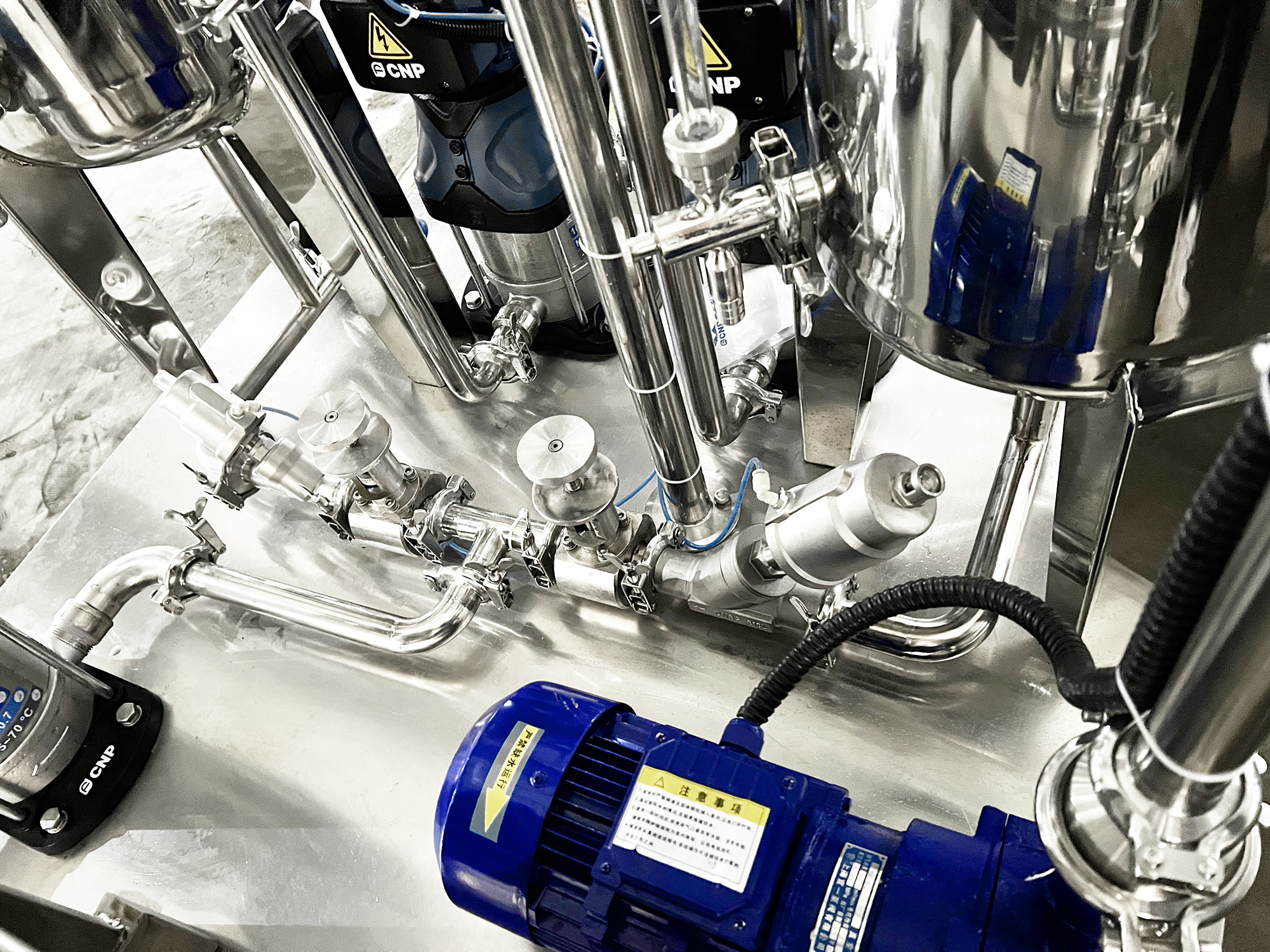 Piping and Pump System with Mixing Machine
