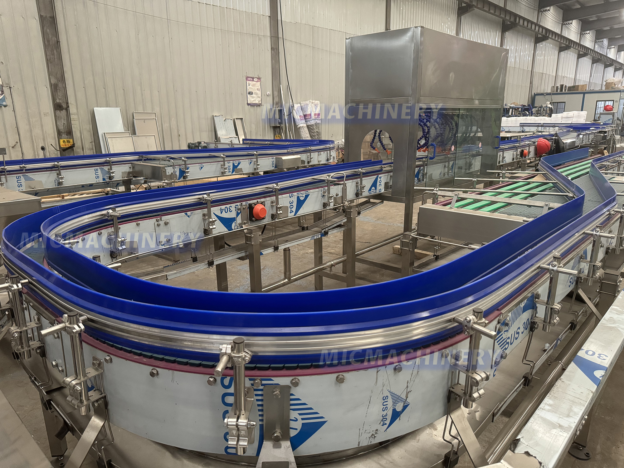 water filling machine with a high-speed conveyor system