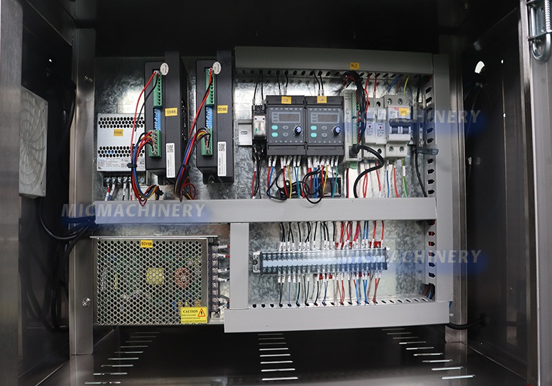 small bottle labeling machine