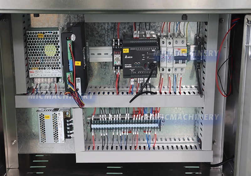 automatic flat labeling machine