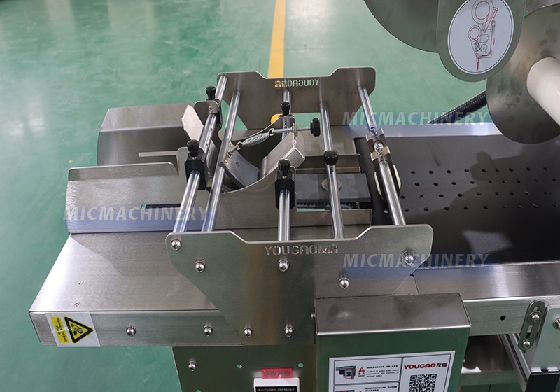 flat labeling machine