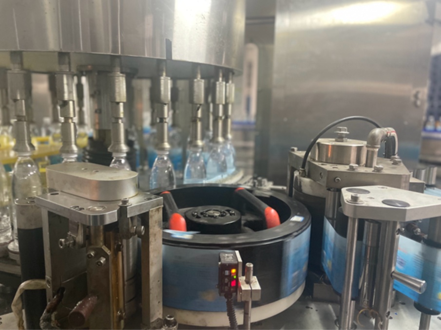 hot glue labeling machine