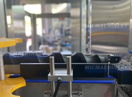 hot melt labeling machine