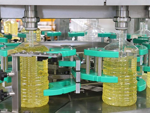 oil bottle filling
