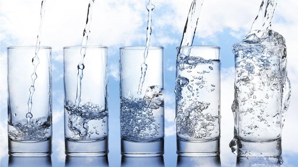 Material display of water filling machine