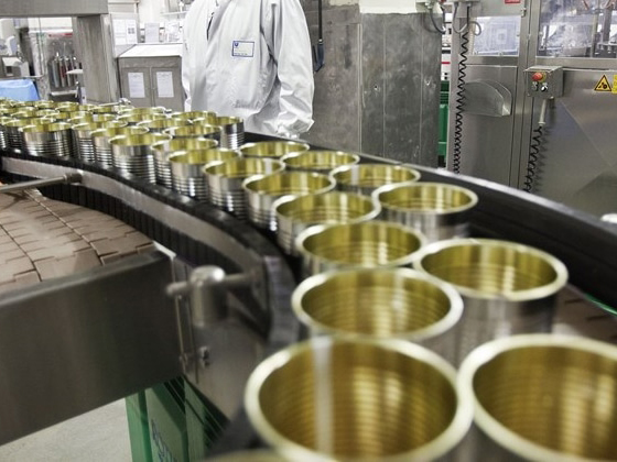 sauce can on conveyor belt