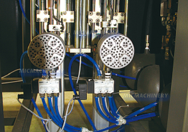 plastic blow molding machine