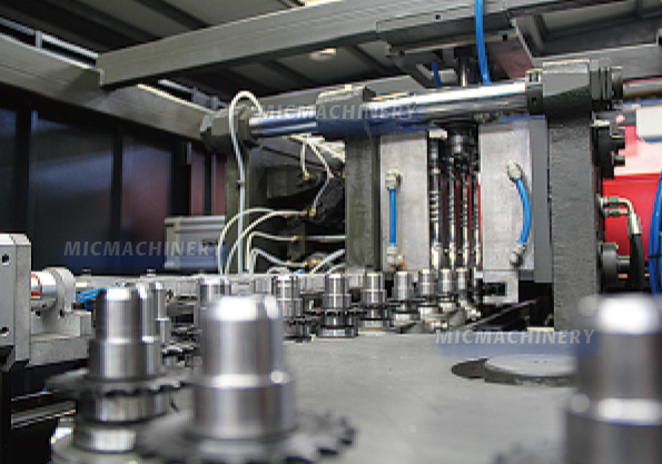 plastic blow molding machine