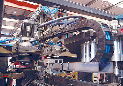 plastic blow molding machine