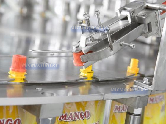 Cap Loading Device&nbsp;of Spout Pouch  Juice Filling Machine