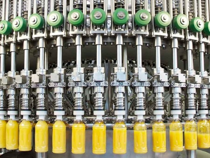A rotary juice filler must maintain the specified product condition through the filling valve and closing step