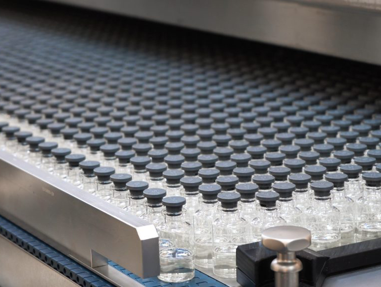 Bottle receiving station