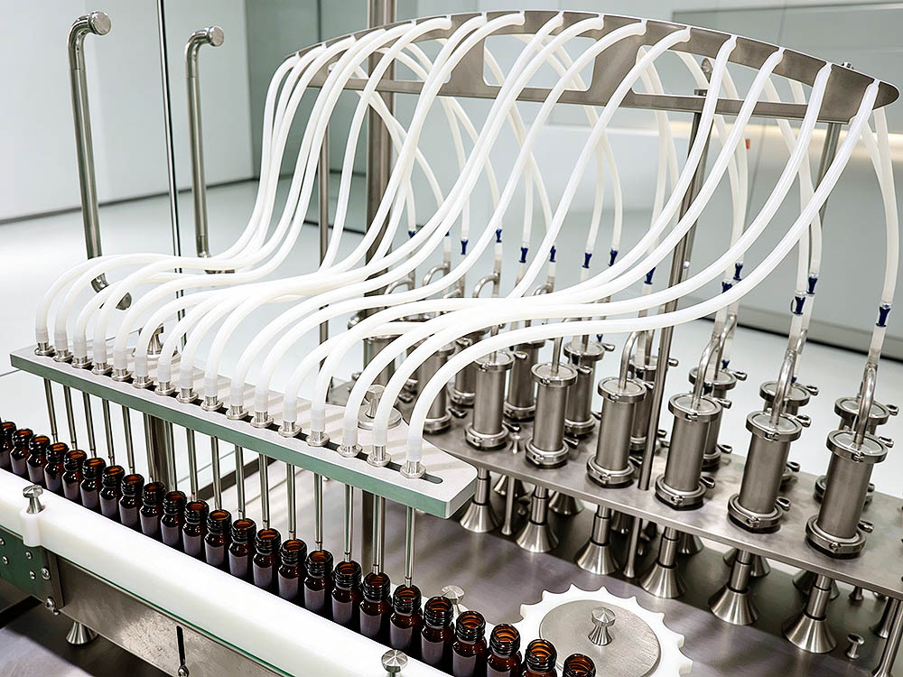 Filling head of vial filling machine