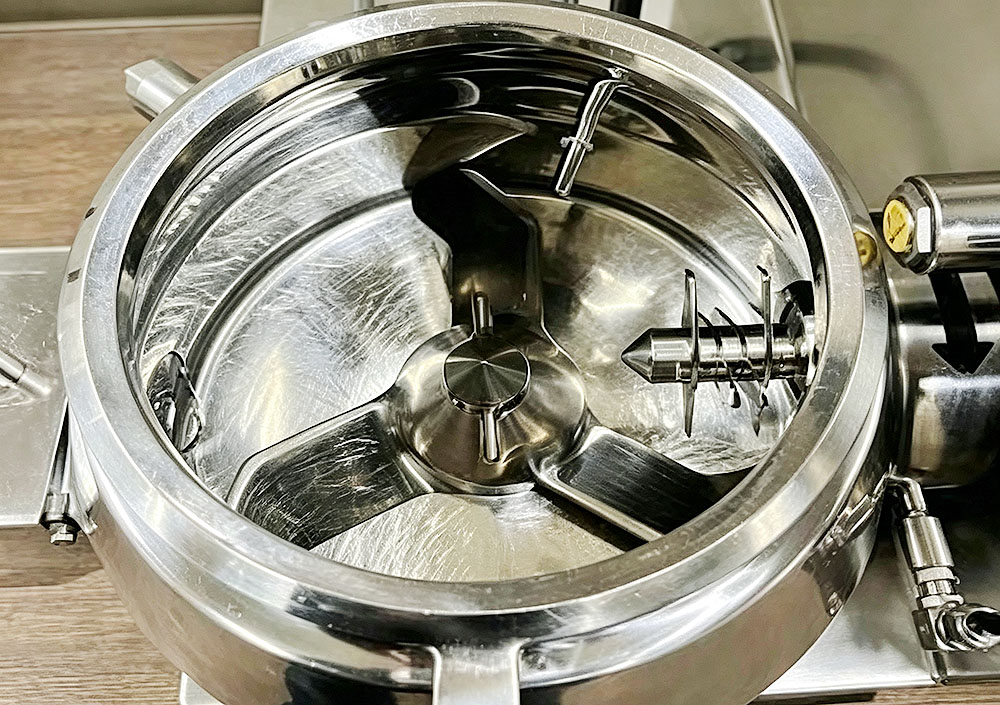 Lab high shear granulator chamber