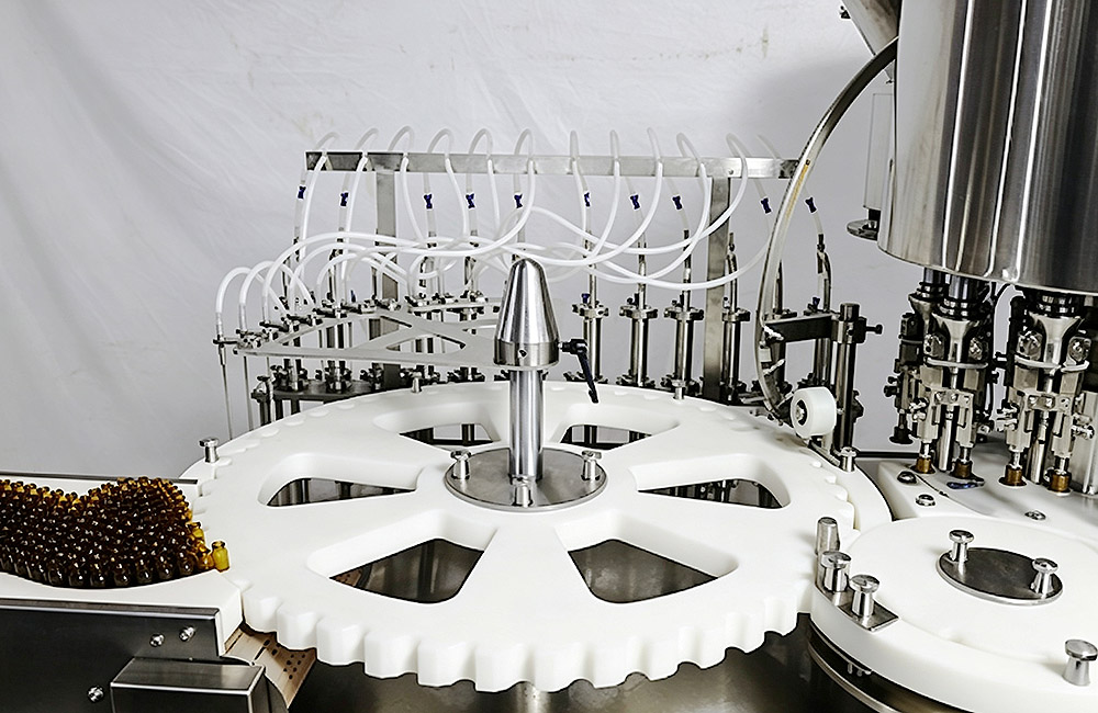 Oral liquid filling nozzles