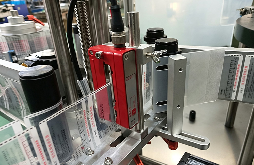 Labeling machine sensor module