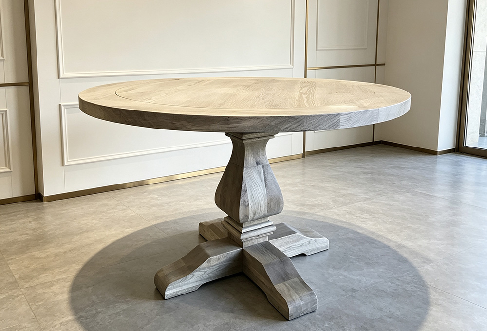 Extendable oval dining table