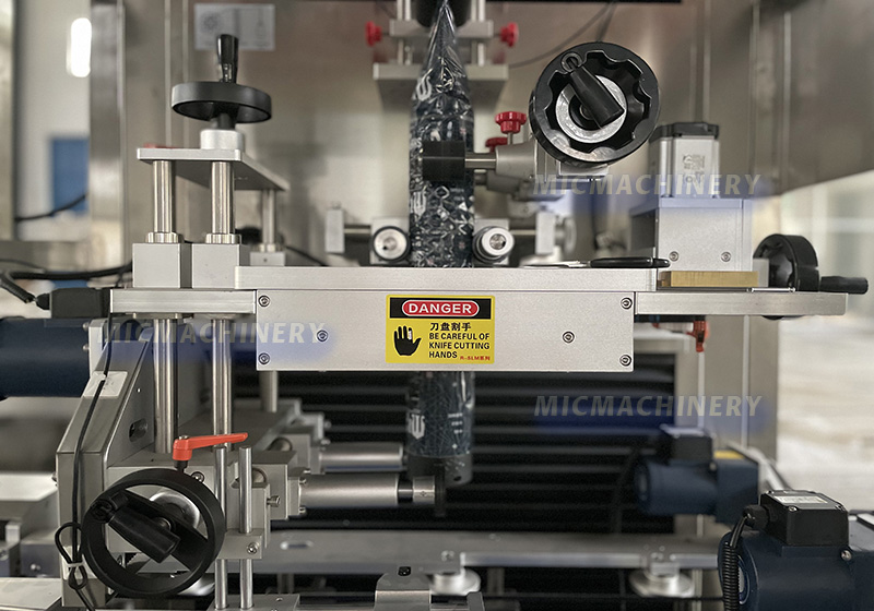 Auto sleeving device