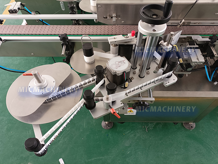 Label roller device