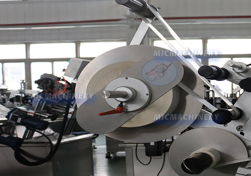 Label roller device