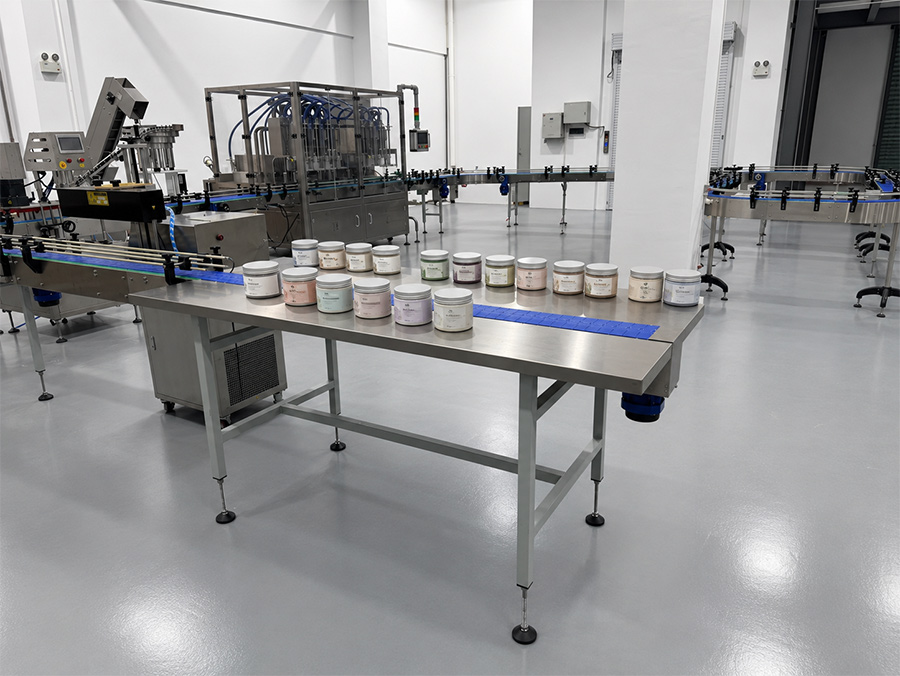 Complete labeling